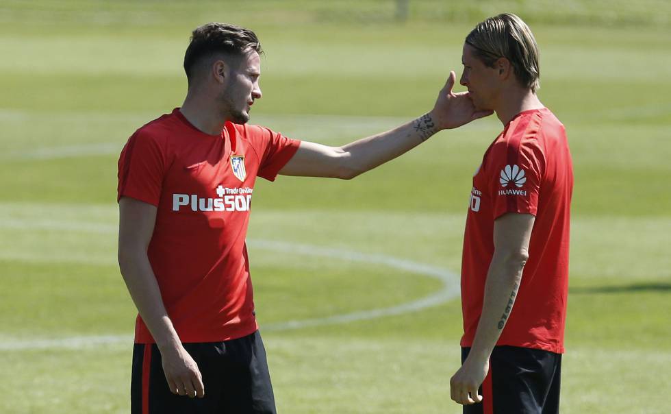 Saúl Ñíguez y Fernando Torres durante un entrenamiento con el Atlético / Elpais.com
