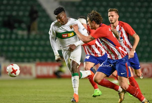 Sory Kaba controla un balón en el partido de Copa del Rey entre Elche y Atlético de Madrid / Sonia Arcos - Elche C.F. Oficial