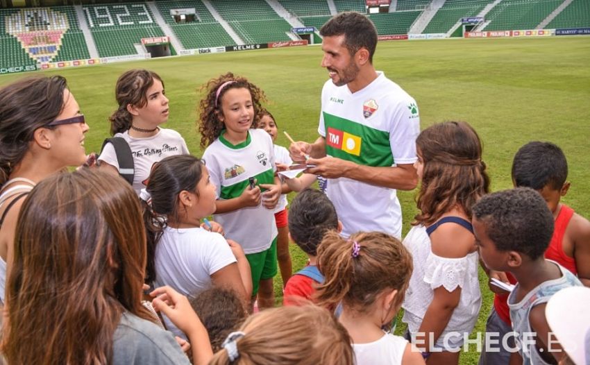 Tekio en su presentación como jugador del Elche / Sonia Arcos - Elche CF