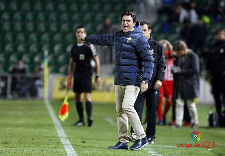 Alberto Toril dirige al Elche ante el Almería / LFP