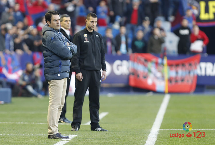 Alberto Toril dirige al Elche ante el Levante / LFP