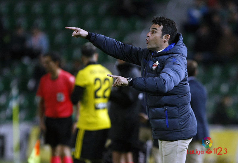 Alberto Toril dirige al Elche ante el Zaragoza / LFP