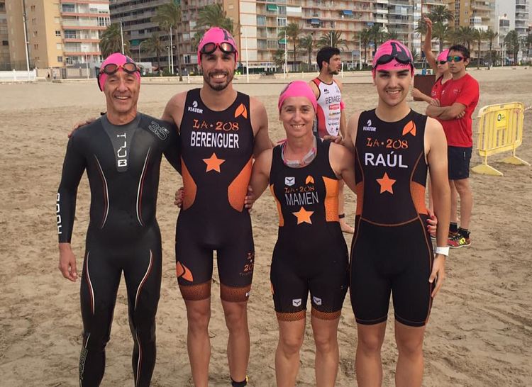 Equipo del LA208 del Triatlón Club en Cullera