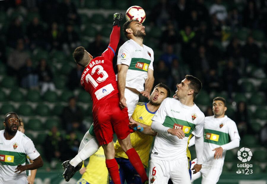 Partido entre Elche y Cádiz celebrado en el Martínez Valero / LFP