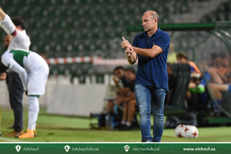 Vicente Mir dirige al Elche ante el Badalona / Elche C.F. oficial