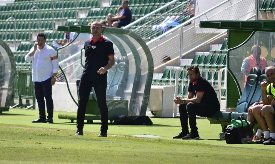 Vicente Mir durante el partido ante el Atlético Baleares / Cristian Ripoll