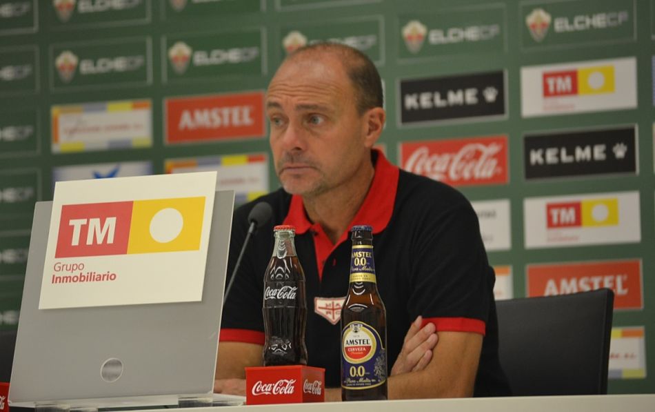 Vicente Mir en la sala de prensa del estadio Martínez Valero / Cristian Ripoll