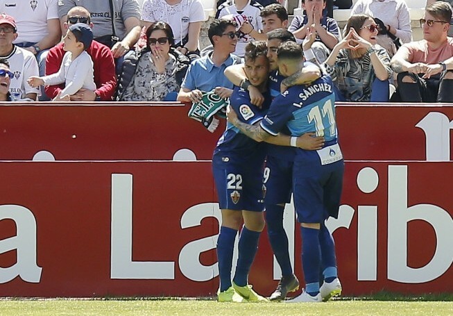 Los jugadores del Elche celebran un gol en Albacete / LFP