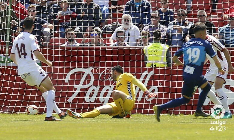Carlos Castro marca el gol del Elche en Albacete / LFP Carlos Castro marca el gol del Elche en Albacete / LFP