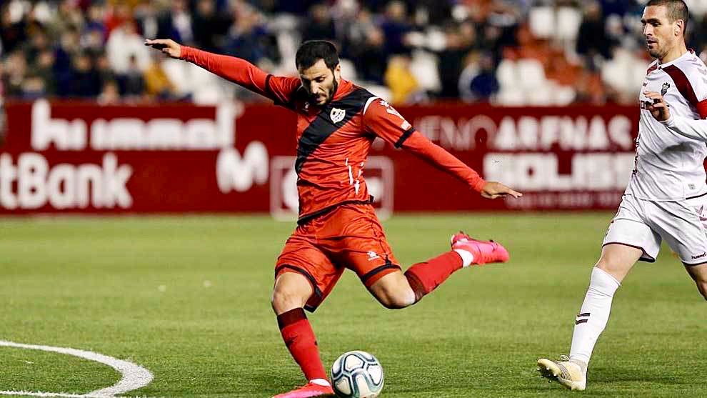 Yacine dispara a portería durante un partido con el Rayo Vallecano / Rayo Vallecano