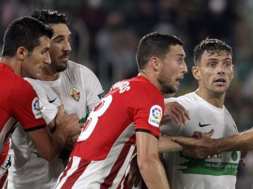 Escribá mira de reojo a Lucas Boyé y a Pedro Bigas | Elche Directo